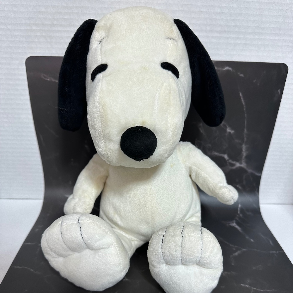Kohl's Cares Peanuts 12” Snoopy Dog (2013) White Stuffed Animal Toy Plush